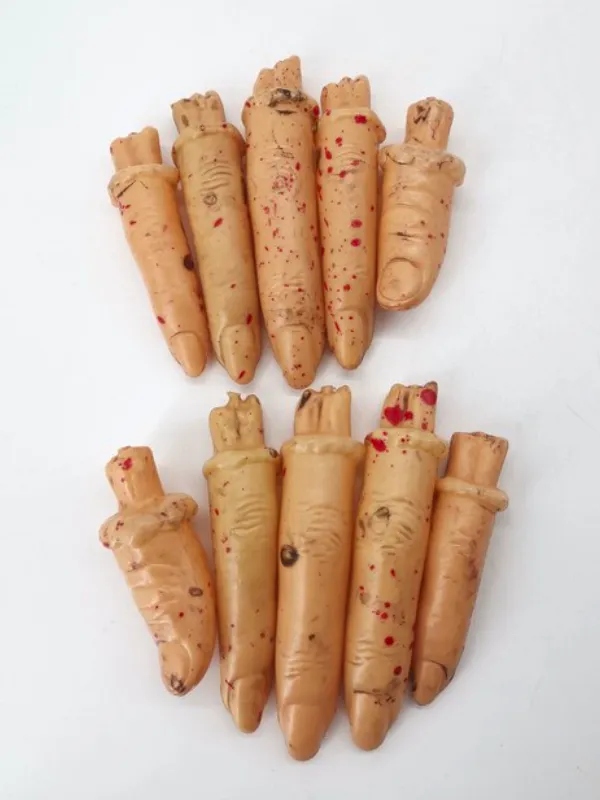 DEDOS DE PLÁSTICO COM SANGUE