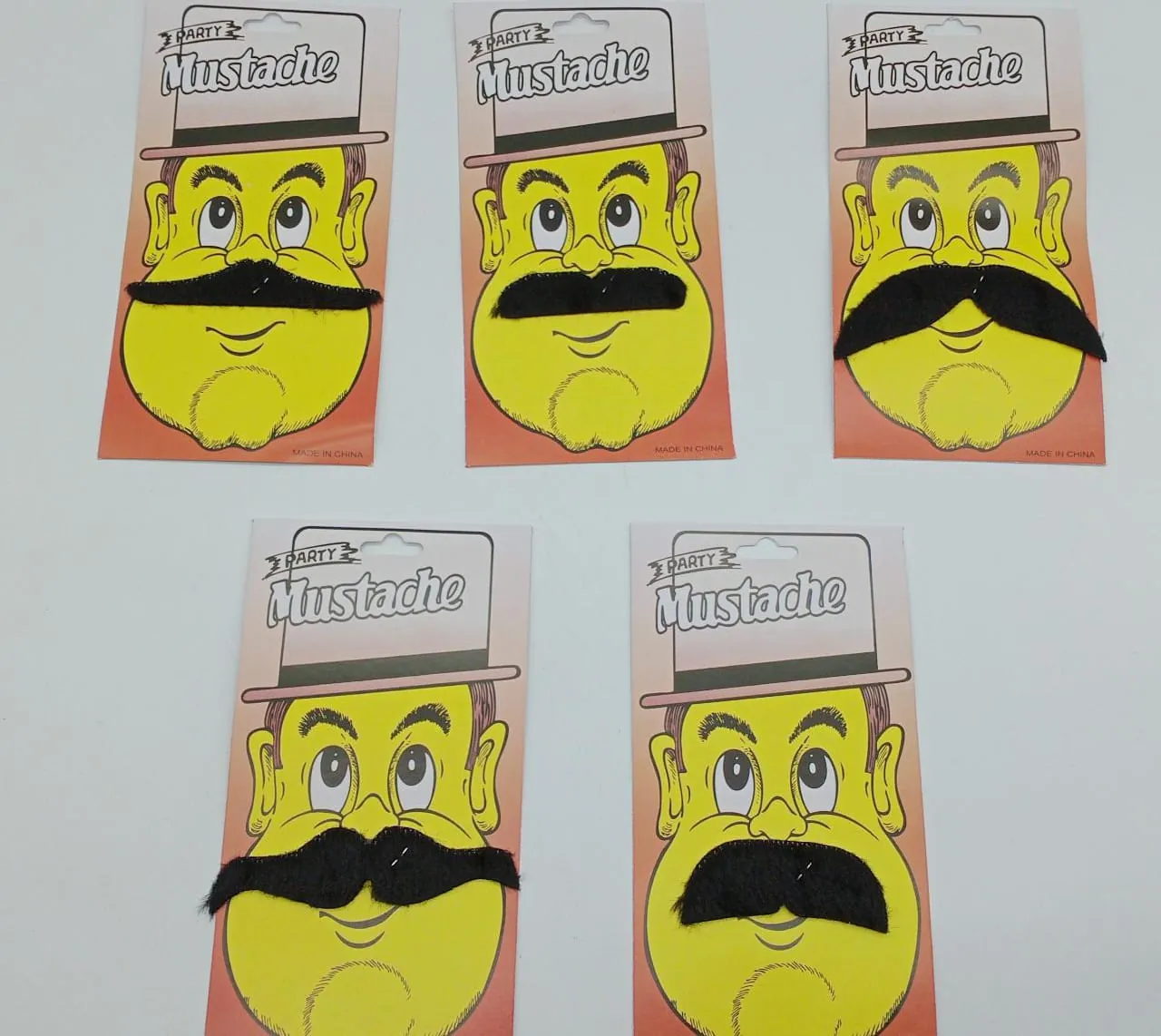 [70021] CARTELA BIGODE COM 1 UNIDADE